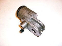 Фото Цилиндр тормозной передний ГАЗ-3308,66 левый ГАЗ