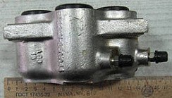 Фото Цилиндр тормозной передний 2121 левый "АВТОВАЗ" под два шланга