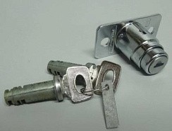 Фото Личинки 21099 в сборе с замком багажника ДААЗ