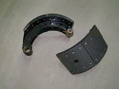 Фото Колодка тормозная МАЗ-4370  (471.00.000-01) задняя